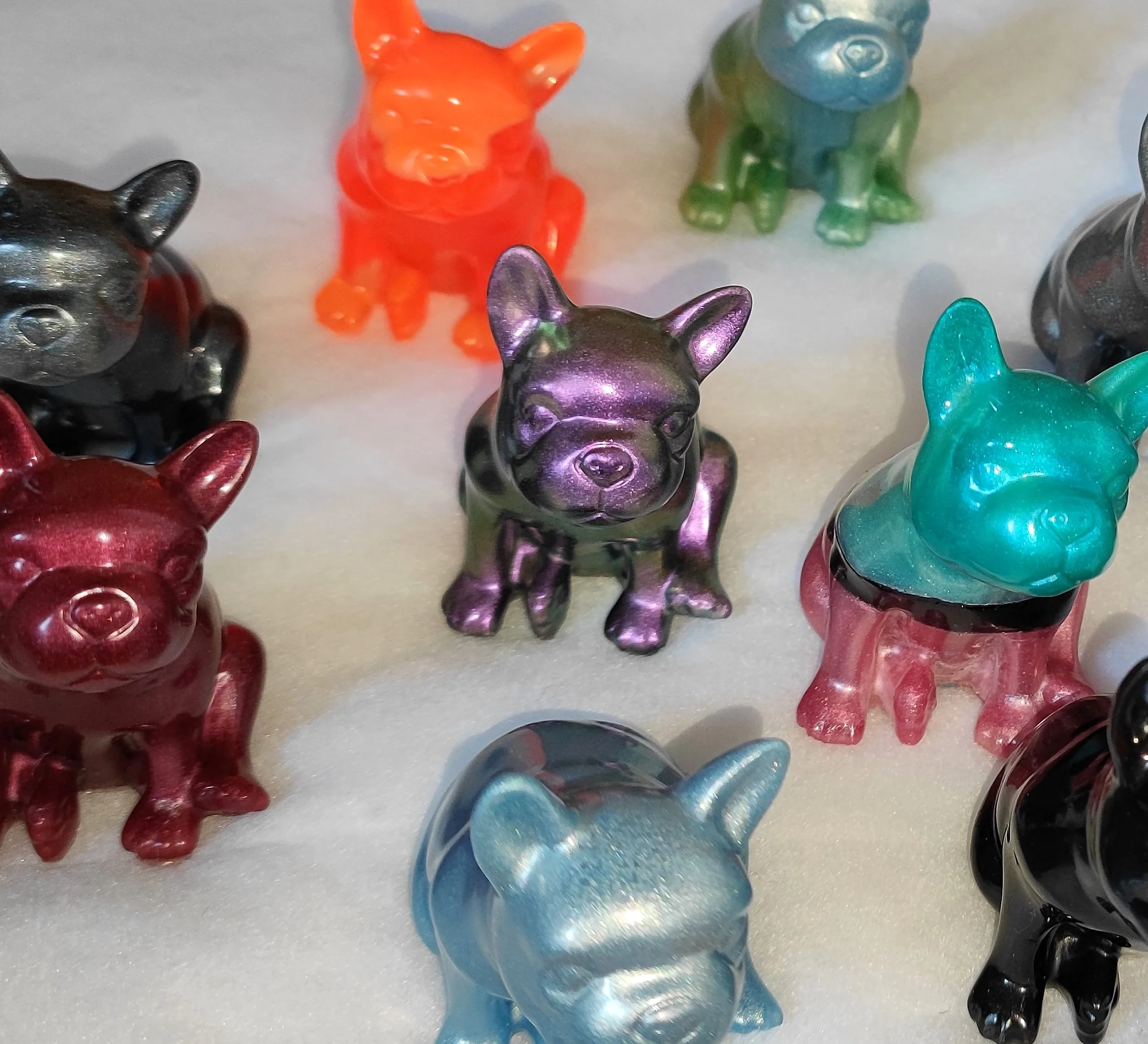 Figurine bouledogue en résine époxy