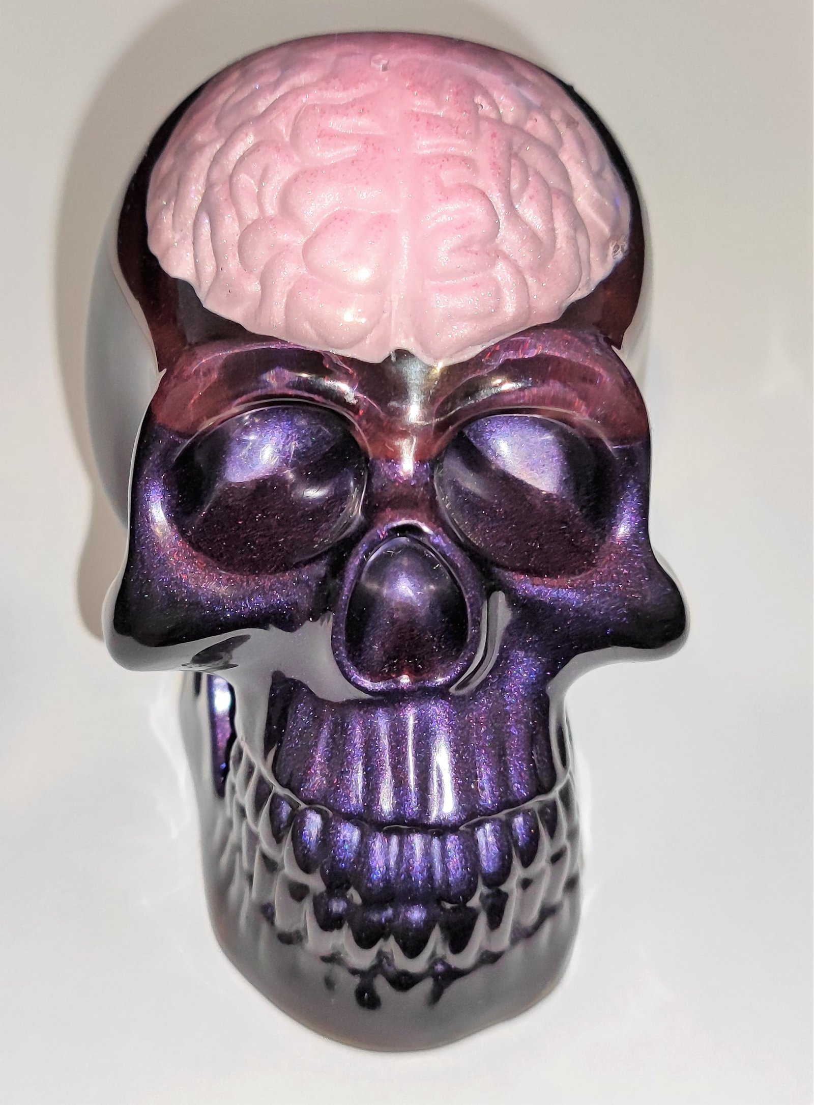 Décoration crâne skull violet nacré avec cerveau résine époxy