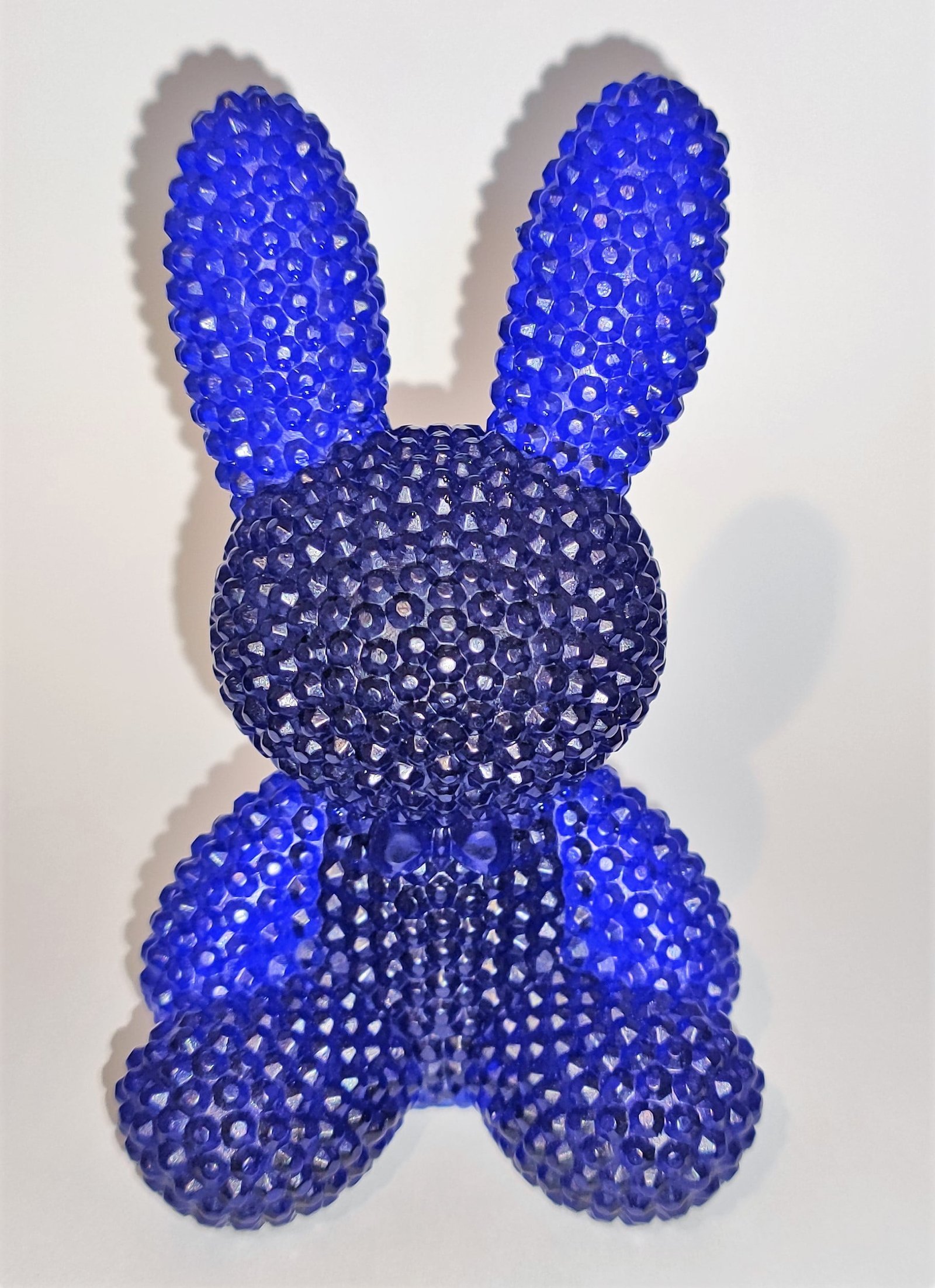 Figurine lapin bleu résine époxy