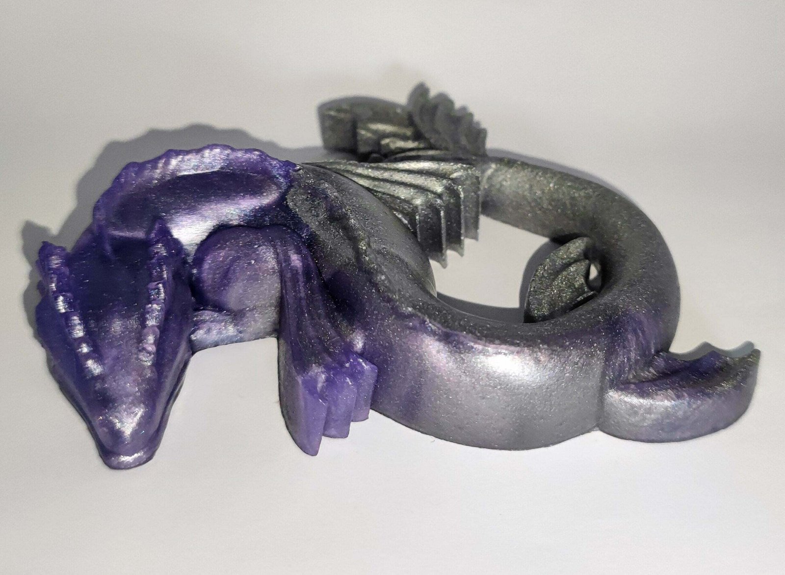 dragon gris et violet en résine epoxy