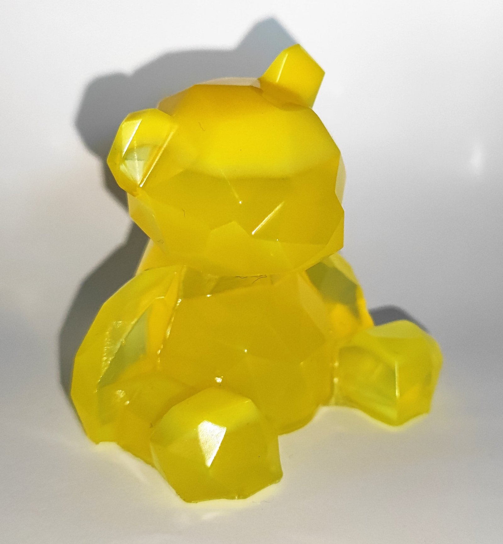 Figurine ourson résine époxy jaune