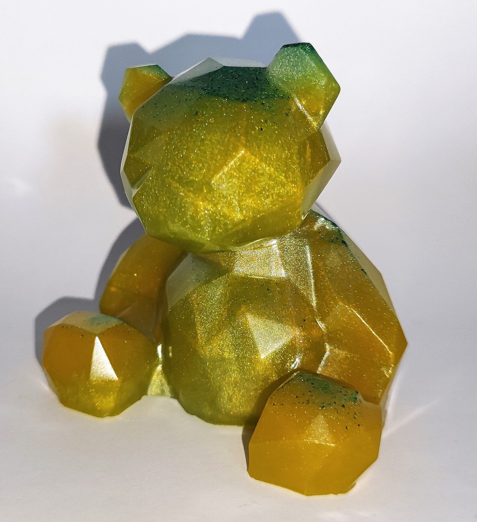 Décoration figurine ourson jaune et vert résine époxy