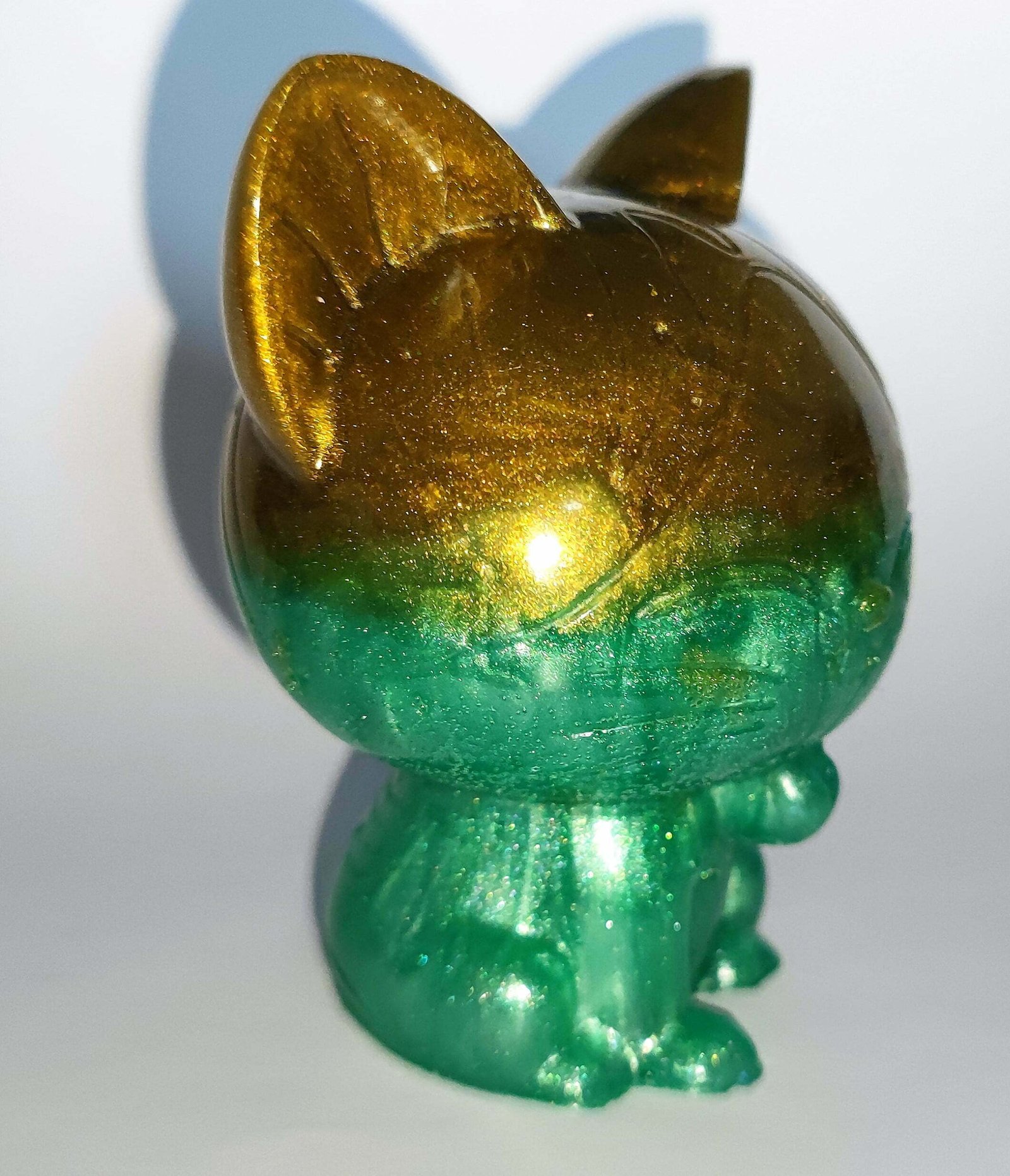 Figurine chat résine époxy vert et doré