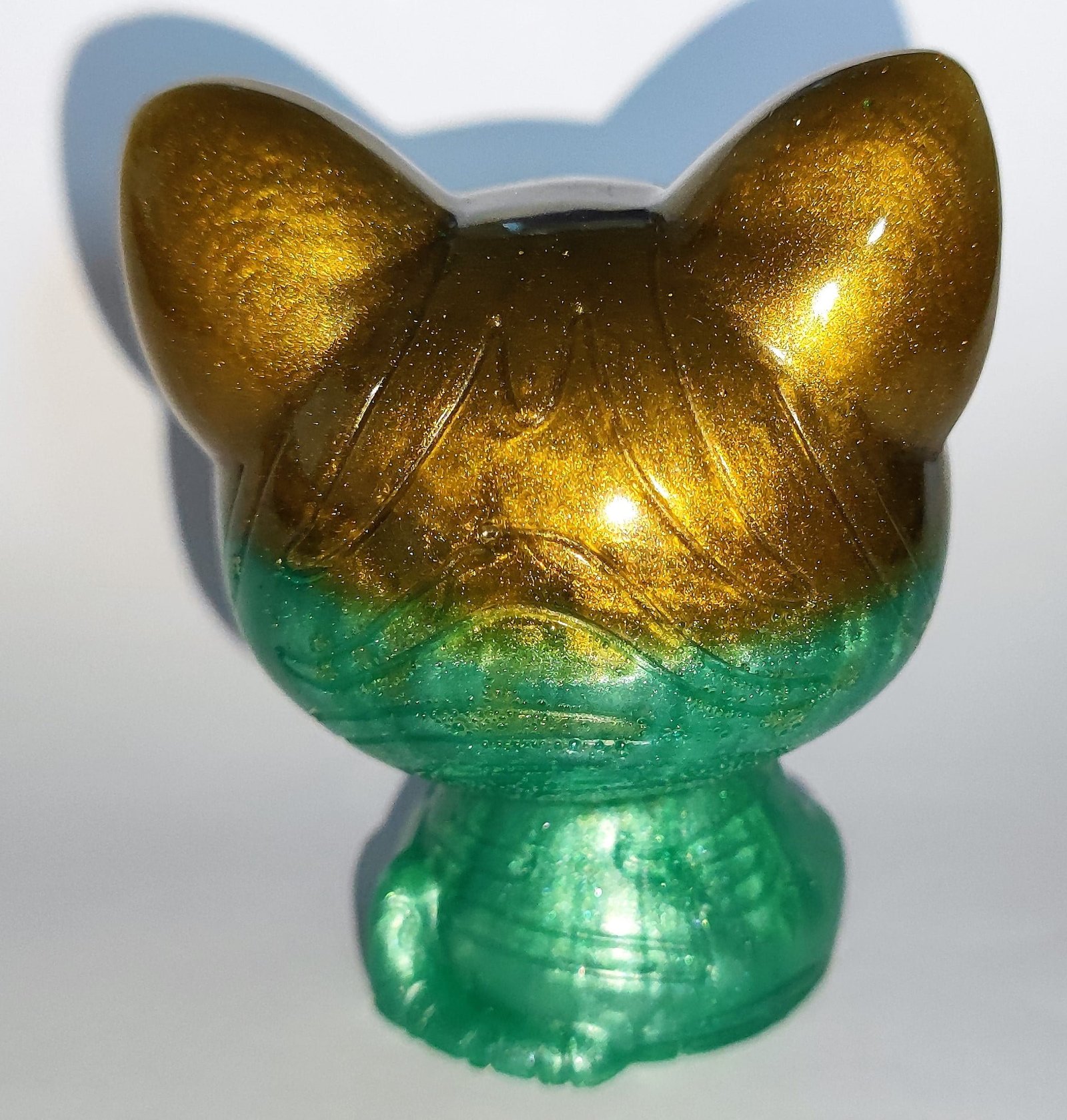 Figurine chat résine époxy vert et doré