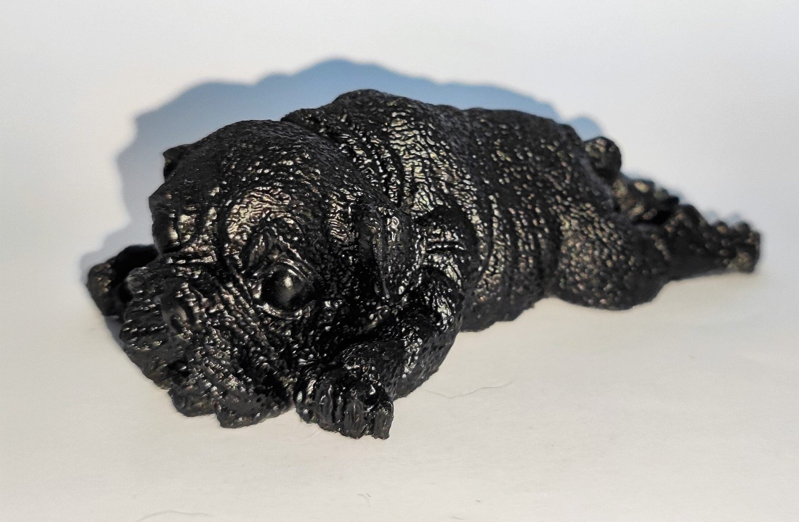 Figurine chien allongé résine époxy noir