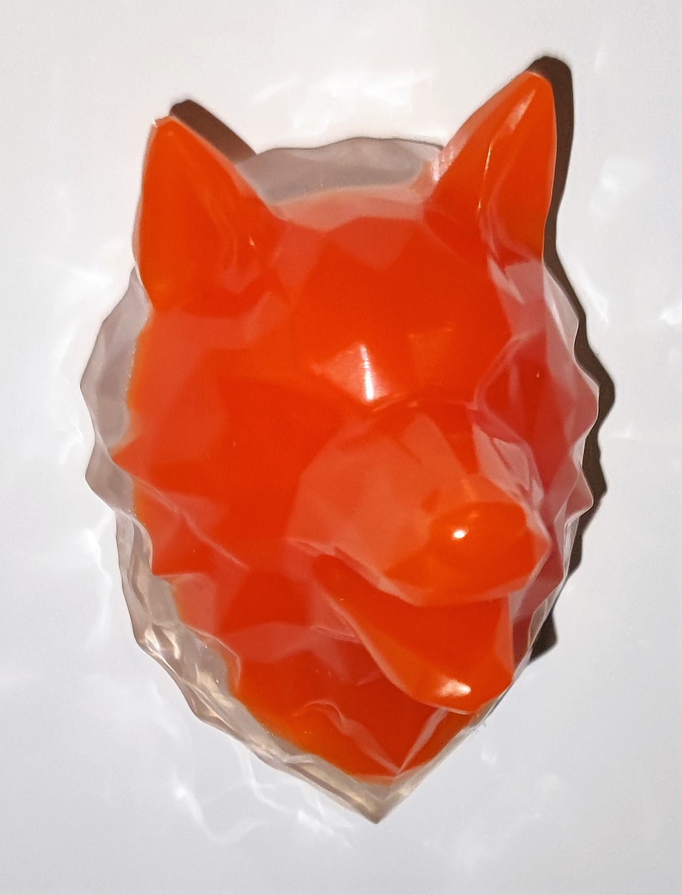 Magnet tête de loup orange et blanc résine époxy