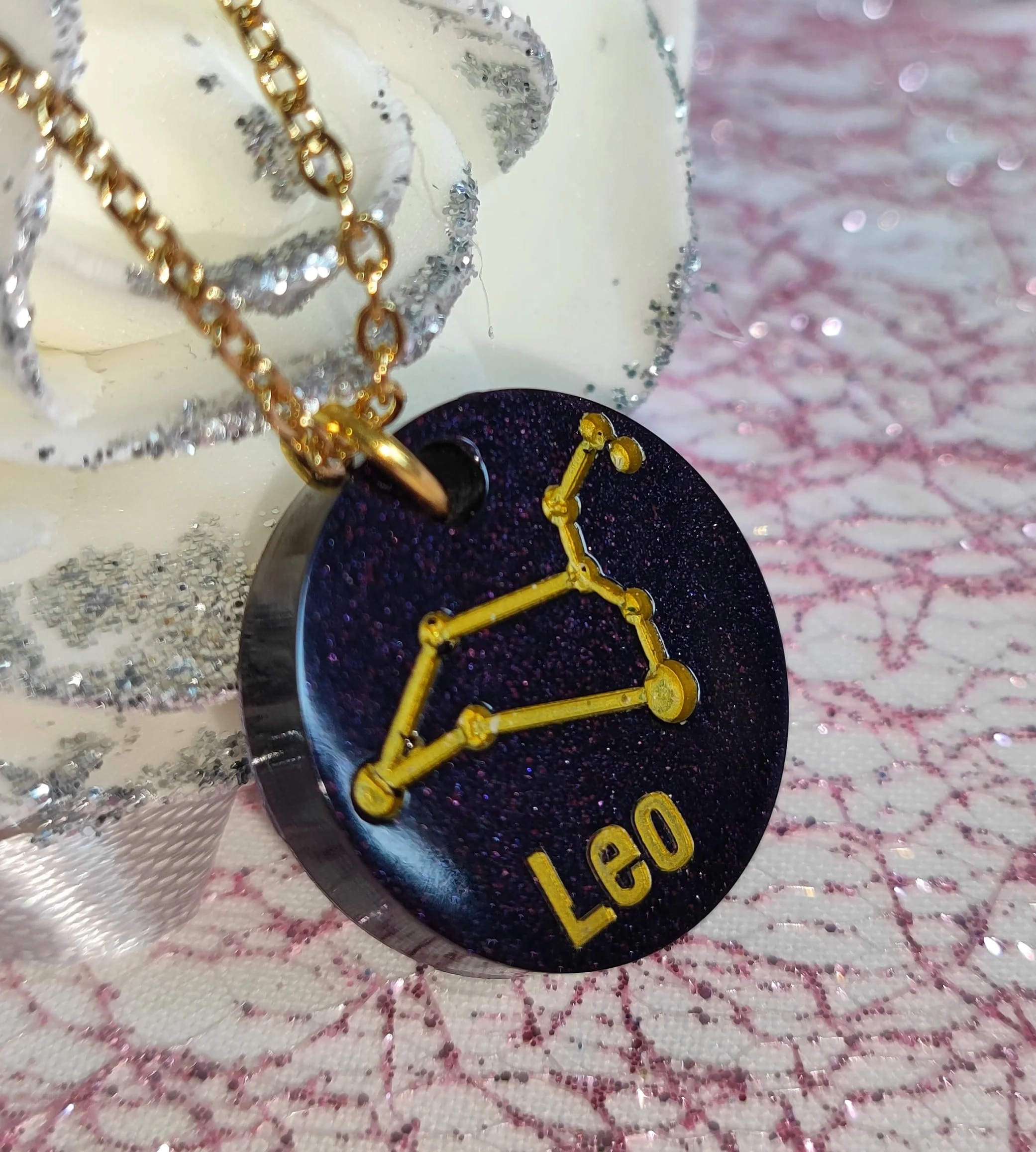 Pendentif signe astrologique lion résine époxy
