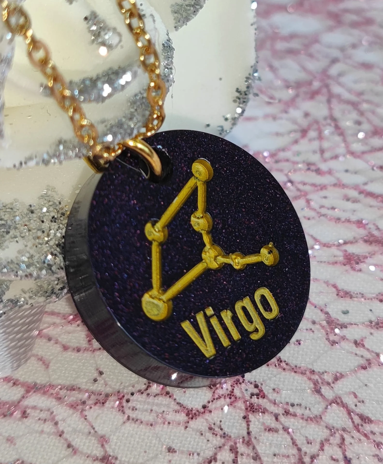 Pendentif signe astrologique vierge résine époxy