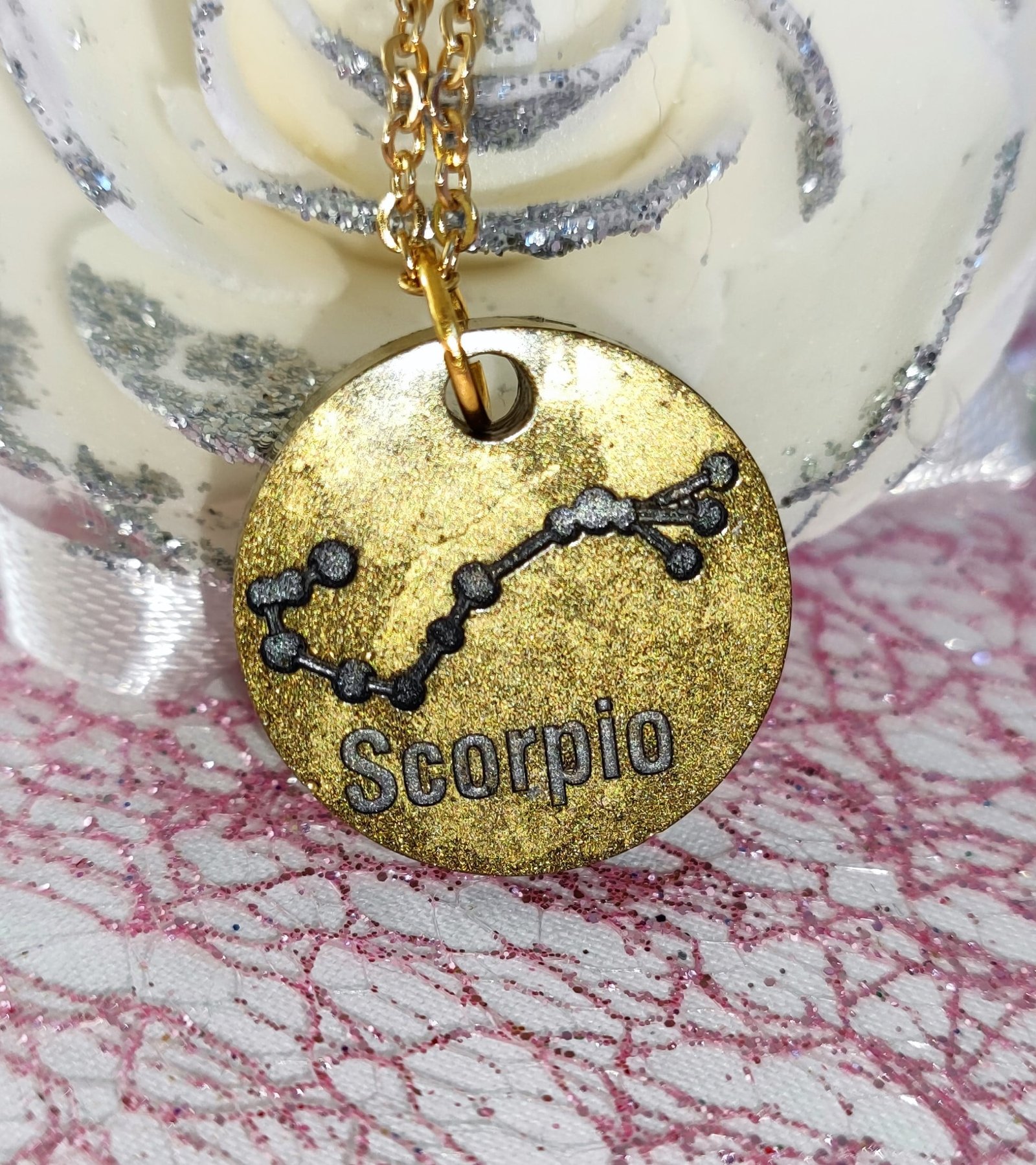 Pendentif astrologie scorpion résine époxy