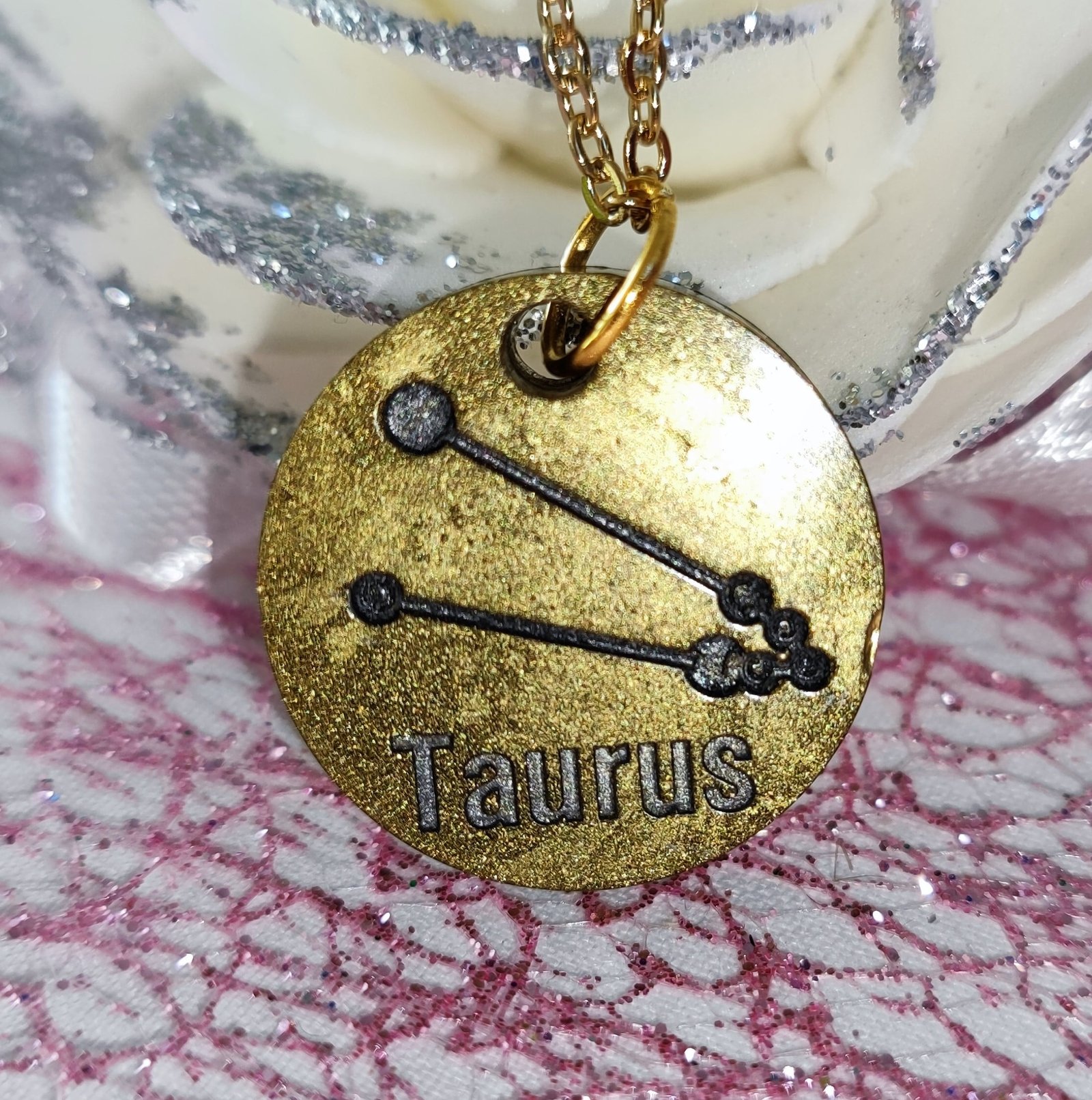 Pendentif astrologie taureau résine époxy