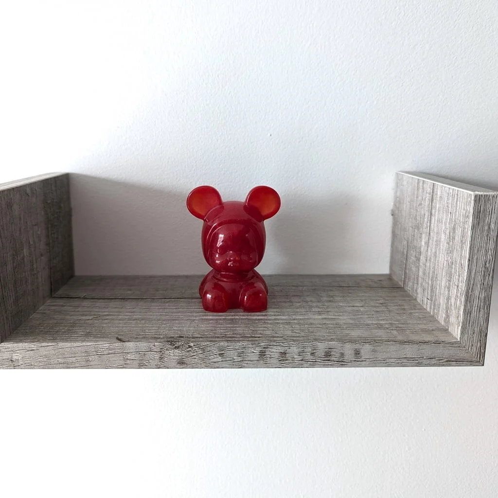 Bébé rouge nacré face